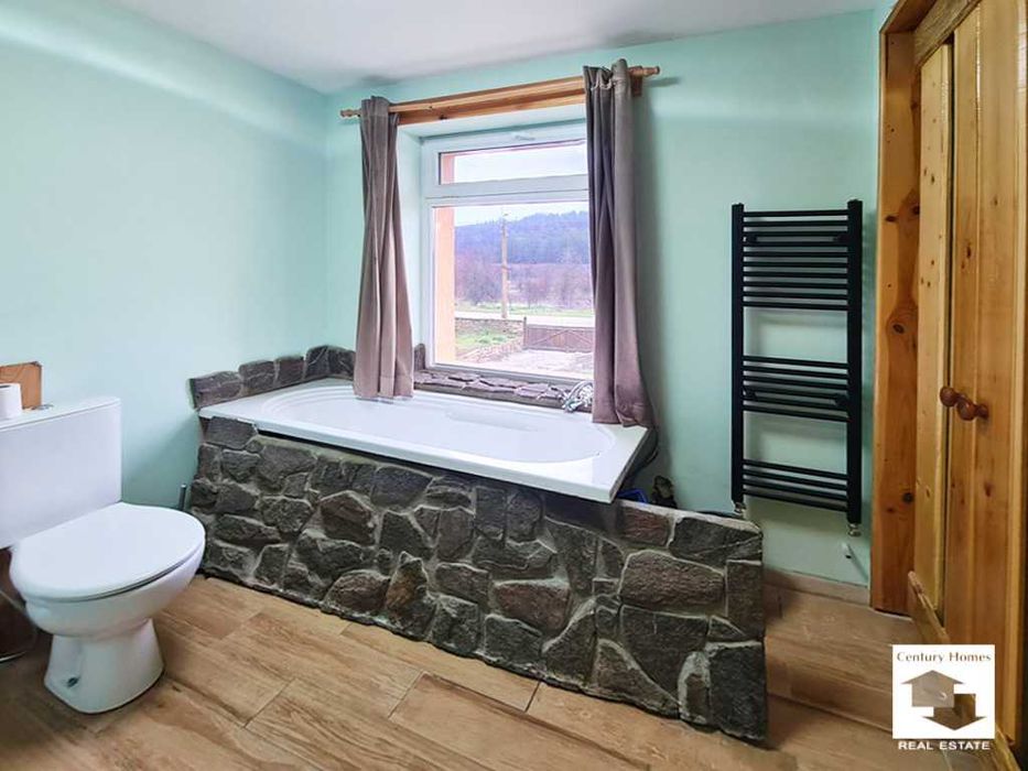 140332 Каменна къща с просторен двор и кладенец в с. Горна Липница