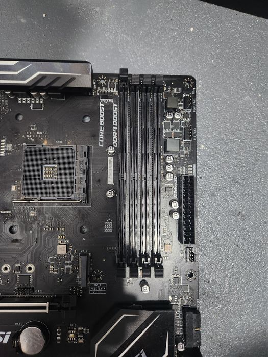 Placa de Baza X470 MSI Gaming Pro MAX 5800x3D