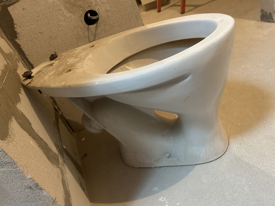 Унитаз б/у для ремонта квартиры дома временно