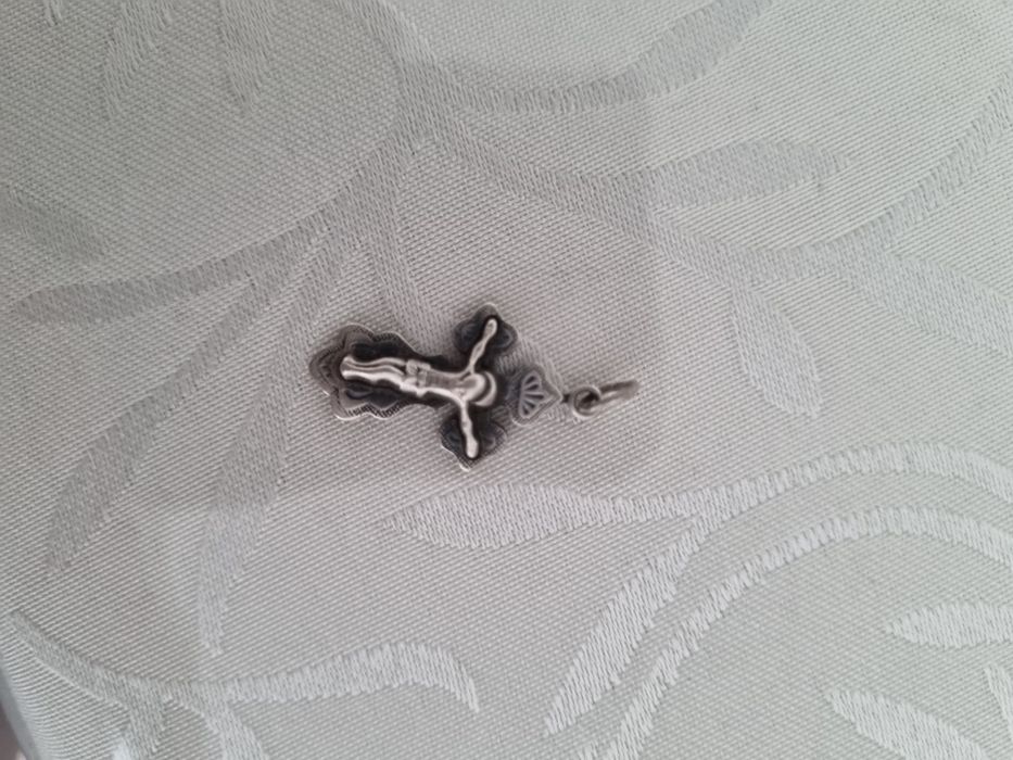 Продам крест серебро.