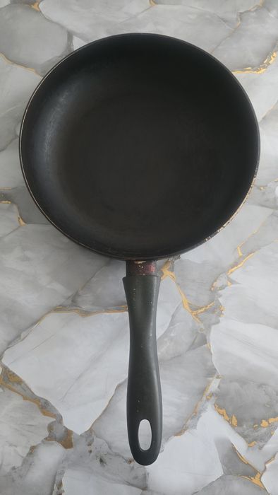Продам сковороду 26см