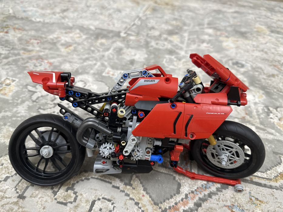 Lego technic ducati 42107