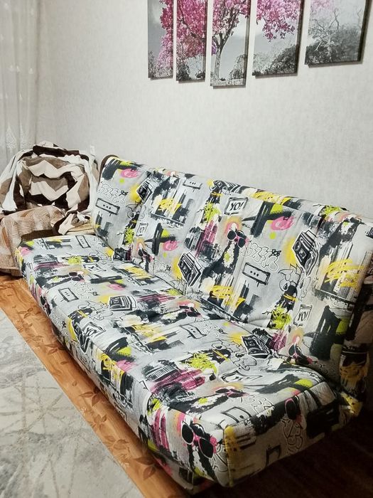 Срочно продам диван