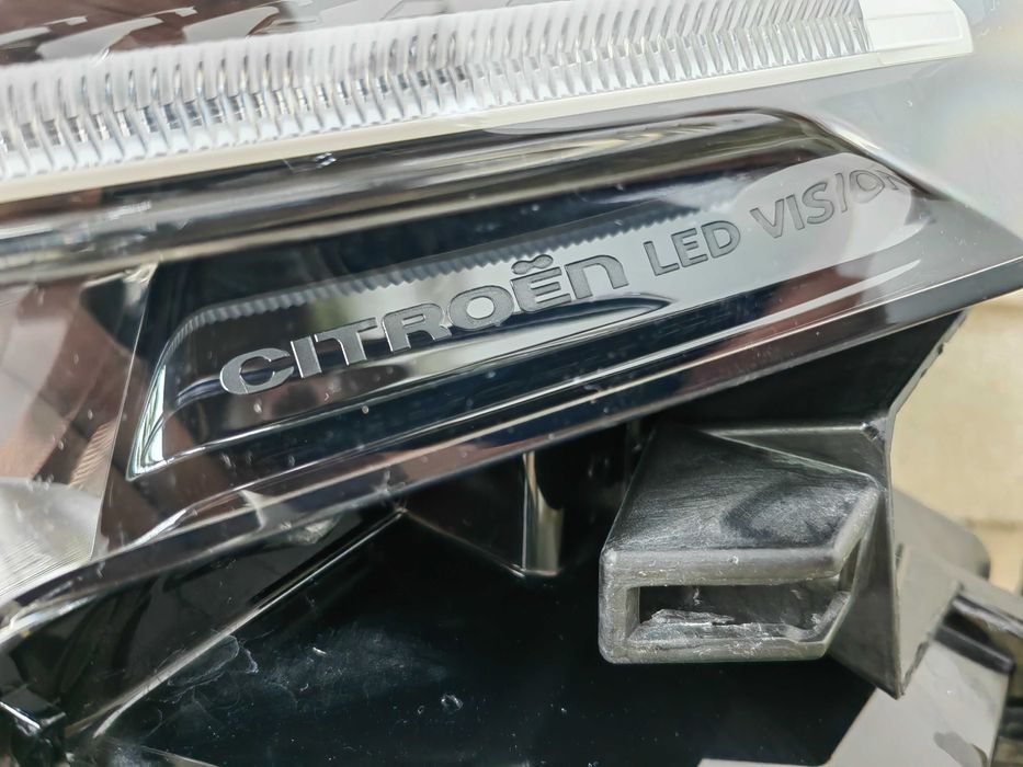 Фар Citroen C5 Aircross LED ляв / Фар Ситроен Ц5 Аиркрос Оригинален