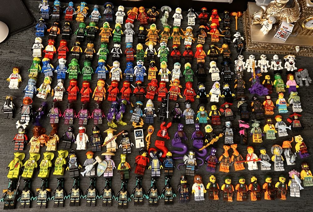 Цены у фигурок разные !оригинал все