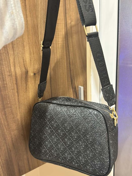 Дамска чанта с дълга дръжка GUESS