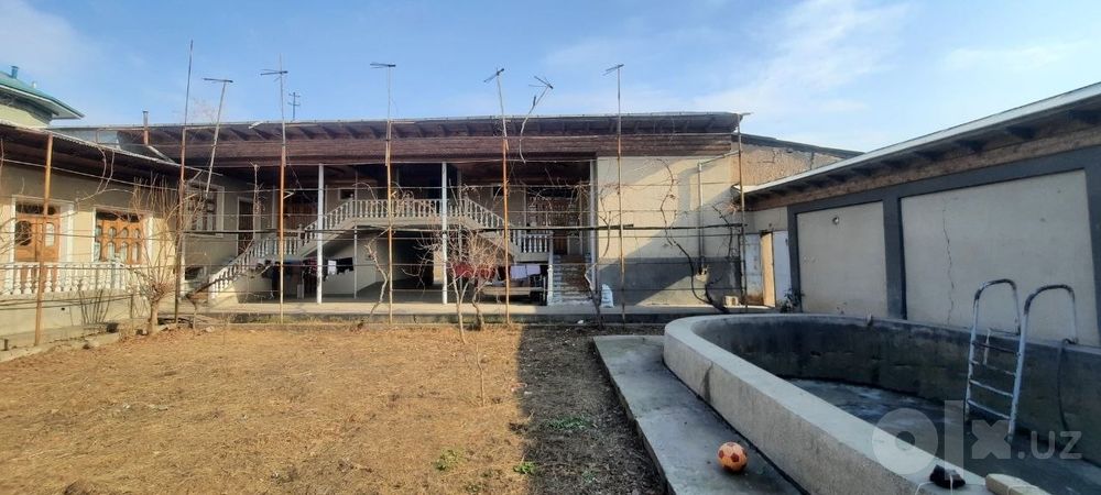 Arendaga uchaska beriladi 9 xona 8 xona padval 8 sotixli uchaska