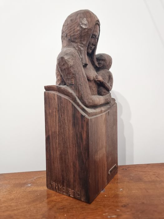 Sculptură in lemn „Madonă cu Pruncul”