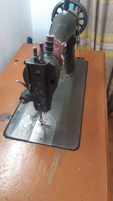 Продам швейную машинку Зингер