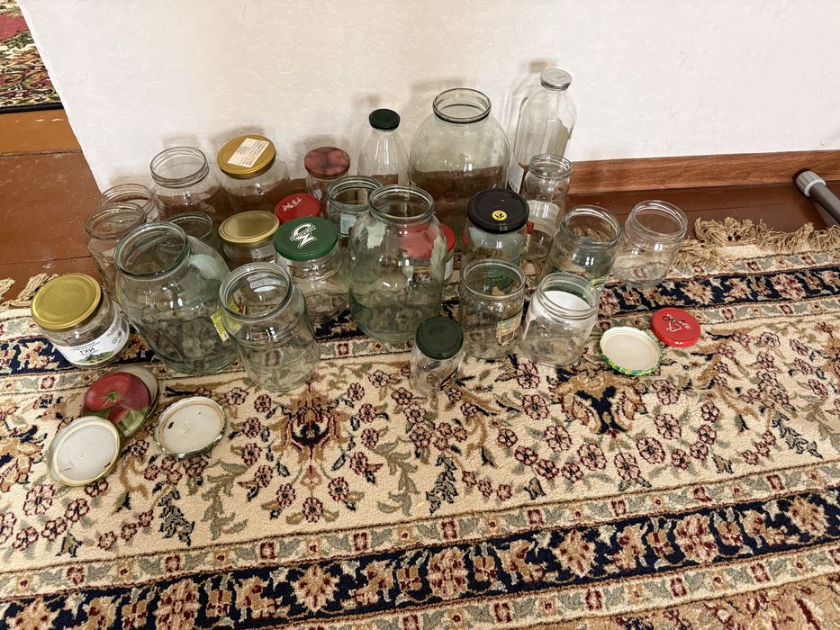 Банки разные с крышками