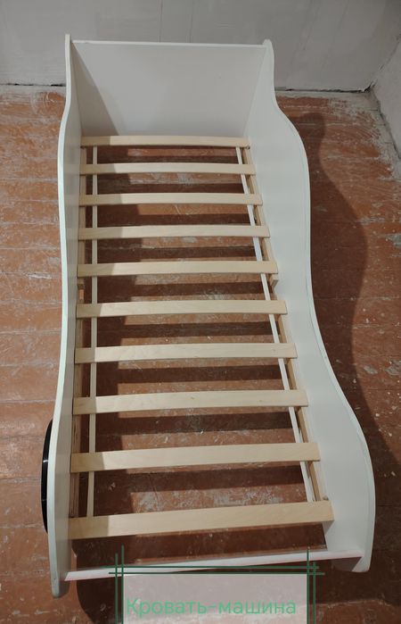 Продам детскую кровать машинку