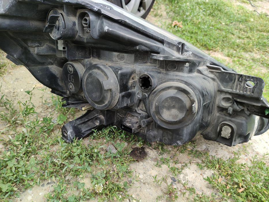 Far stânga dreapta Renault Clio 3