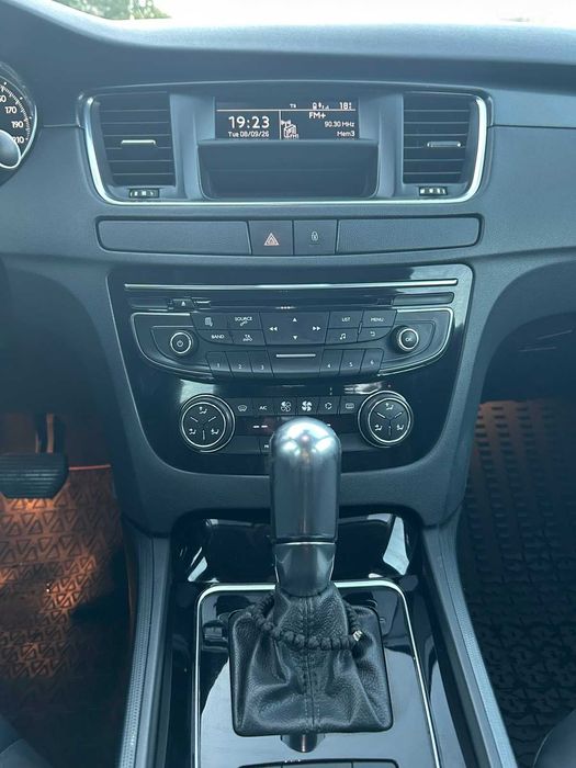 Автомобил Peugeot 508