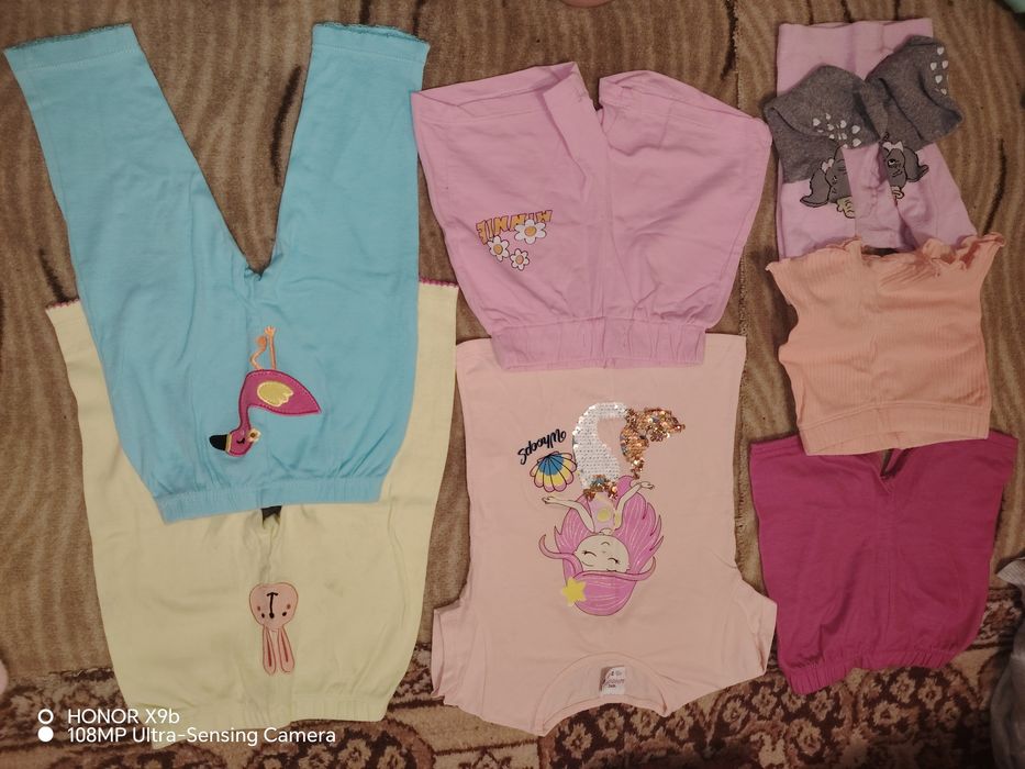 Продам большой пакет вещей на девочку