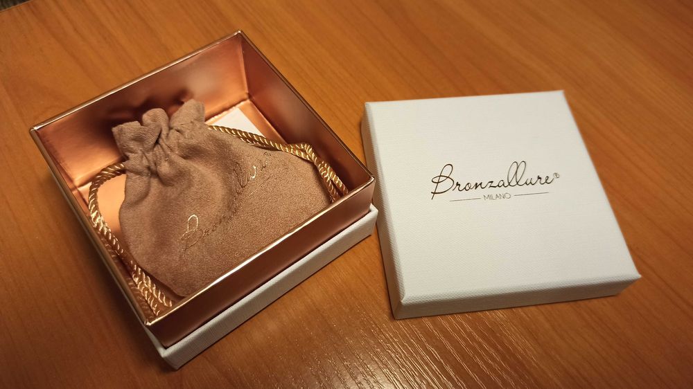 Подарок к празднику парные браслеты Bronzallure.