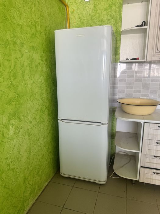 Продаю холодильник.