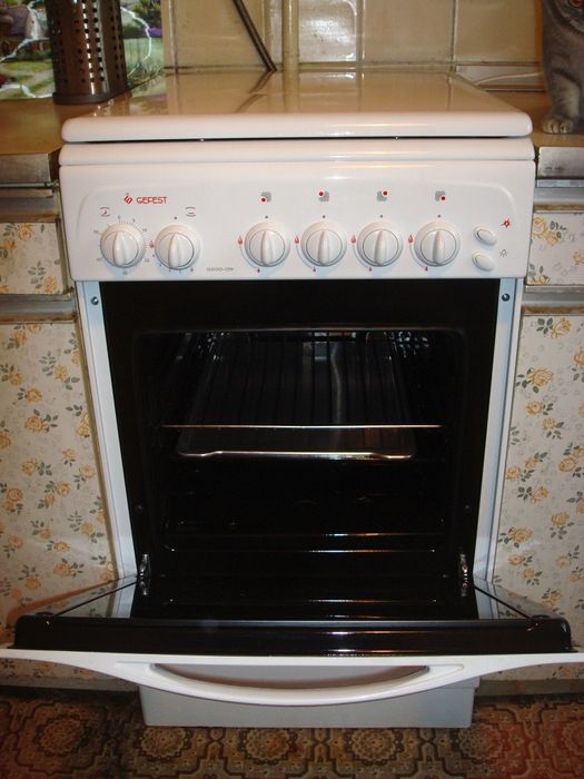 Продам газовую плиту Гефест 3200-05