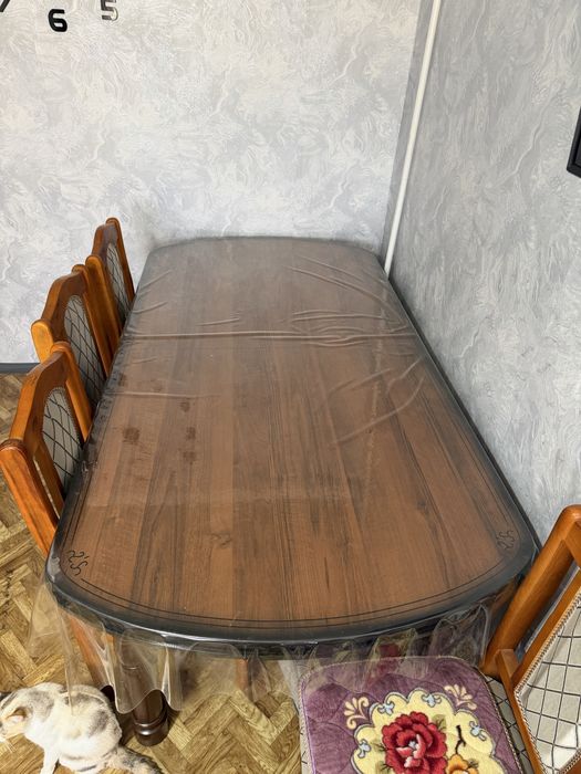 Стол и 6 стульев