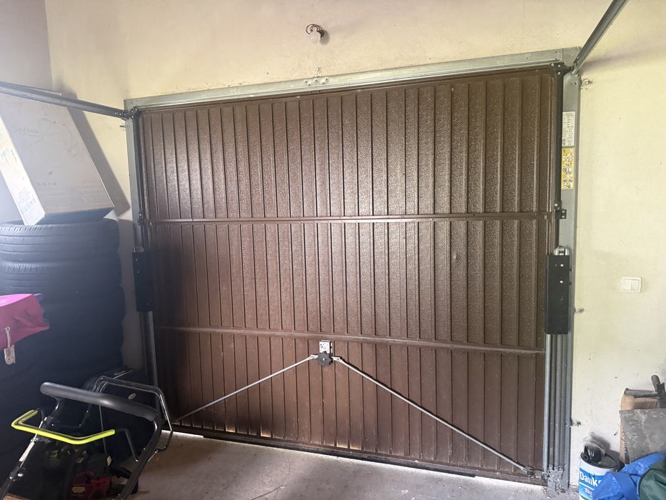 Usa garaj basculanta Hormann Light GSL, maro (RAL 8028), 2500 x 2125 mm