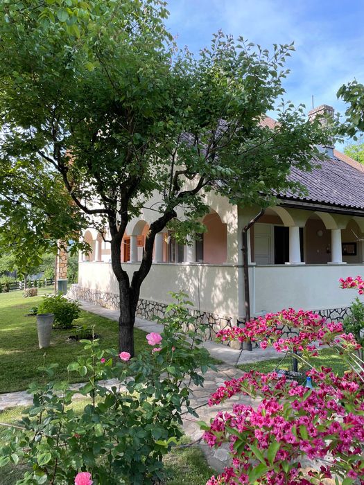 casa de vacanta in zona montana, complet utilata de vanzare