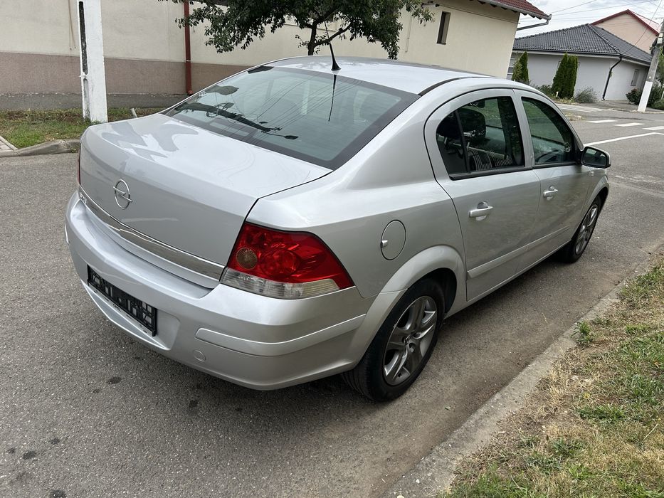 Opel Astra 1.6 Benzina 116 Cp an 2009  Sedan