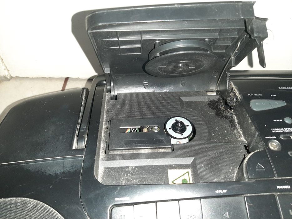 Vind  radio casetofon cu cd second  hand