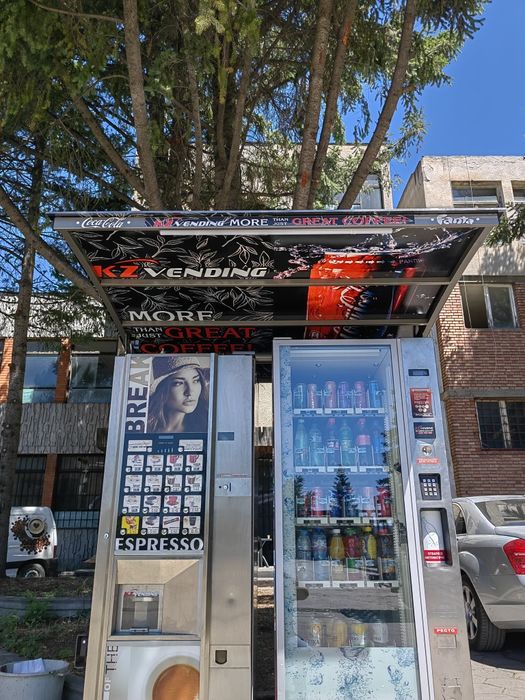 Двоен навес за вендинг автомати