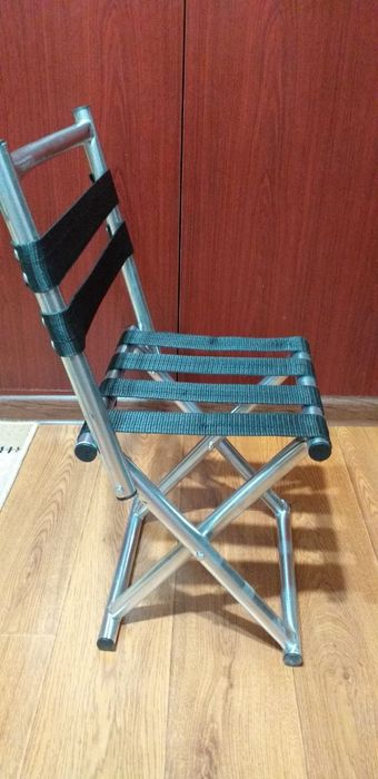 Стул раскладной со спинкой.
