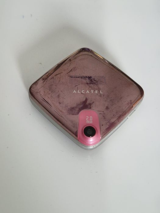 Telefon ca o cutie de farduri, Alcatel