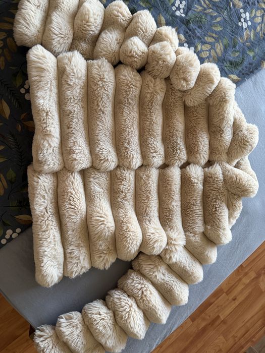 Бежови якенца.