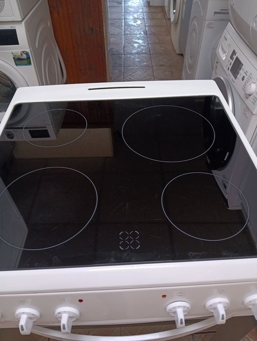 Свободно стояща печка с керамичен плот Gram 2 години гаранция!