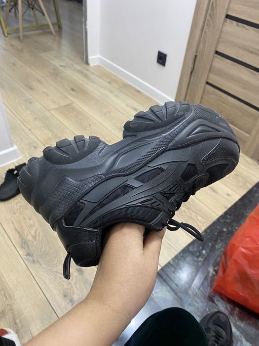 Кроссовки черные с большими подошвами