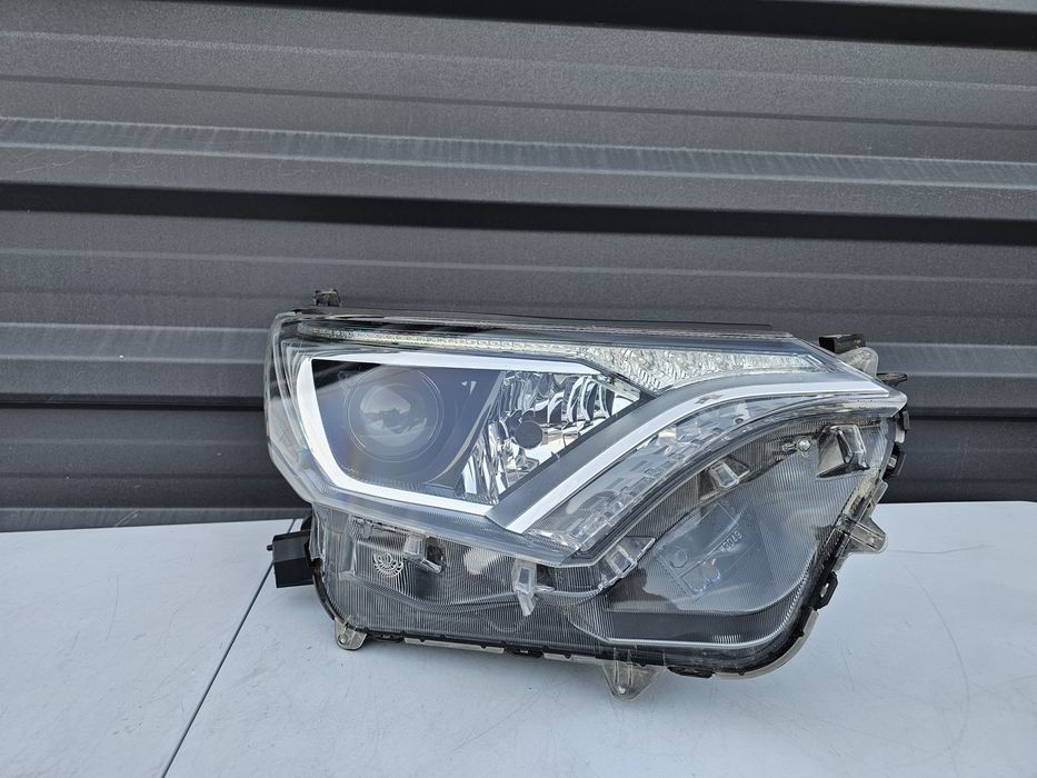 Far dreapta cu Led Toyota Rav4