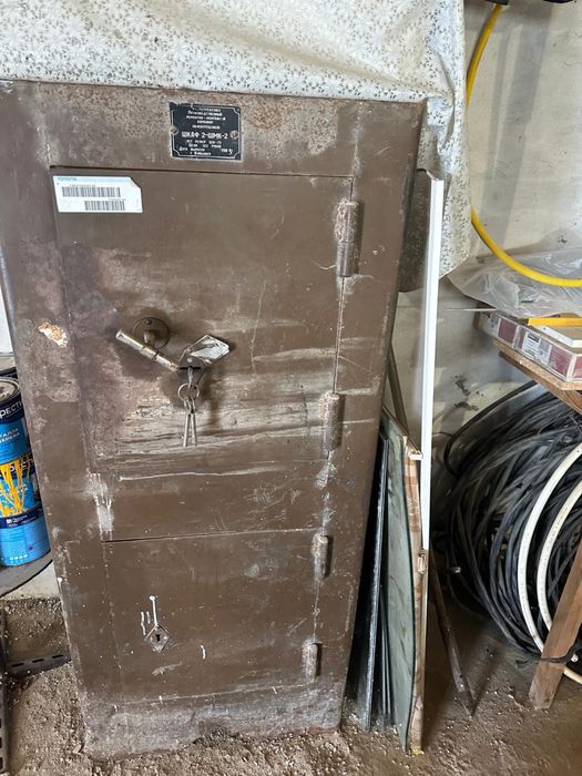 Сейф металлический