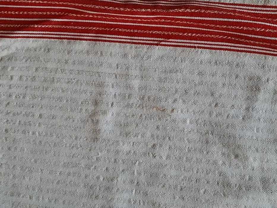 fata de masa din panza tesuta la razboi