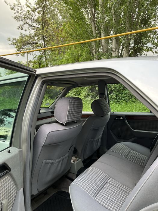 Mercedes Benz E230