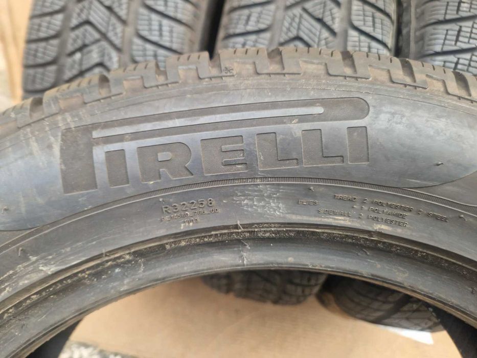 4 Pirelli R17 215/60
Зимни гуми 
DOT3619