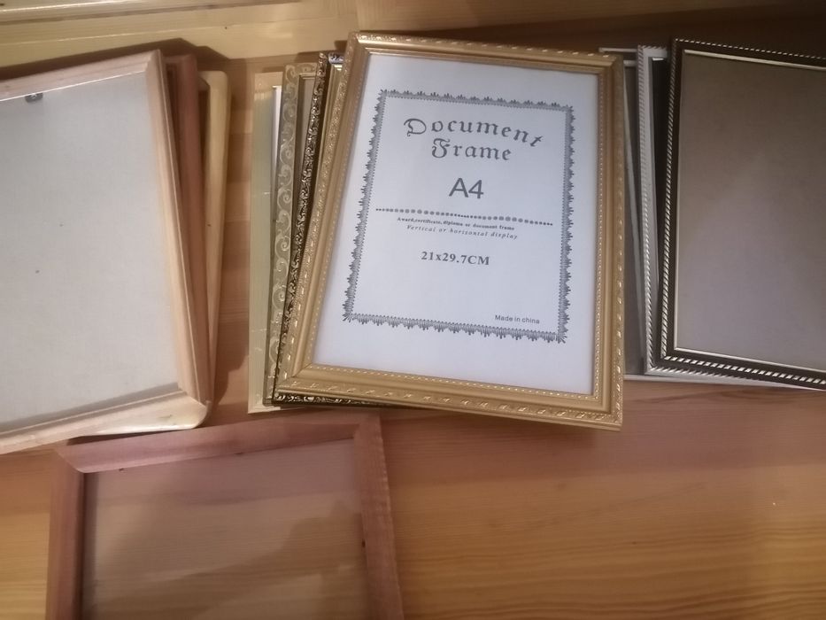Продам рамки А4 под фото, грамоты