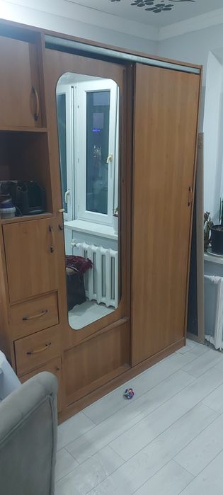 Продаётся  прихожка  и  деспенцор