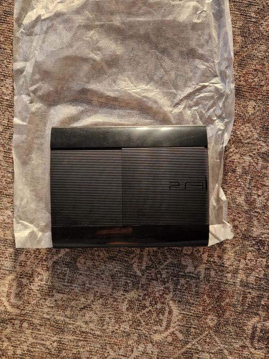 PlayStation 3 Super Slim 12GB + FIFA 17, 18, 19 – stare bună