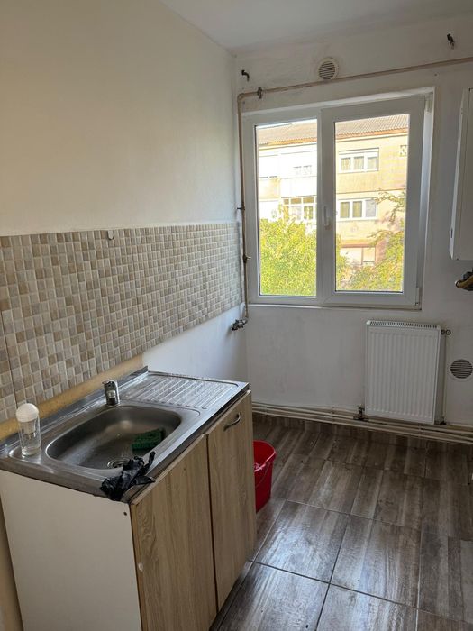 Chirie apartament inemobilat n solidarității cu balconul inchis