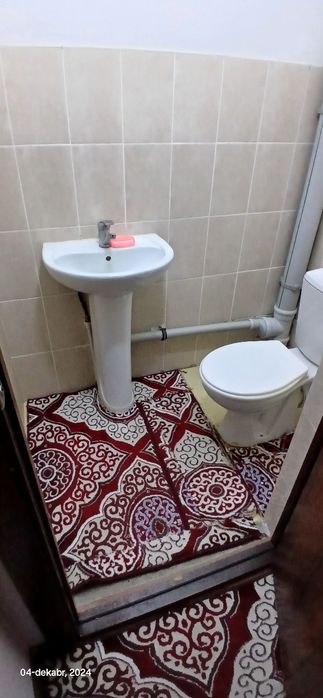 Pishgan gishtdan qurilgan yozda salqin qishda issiq