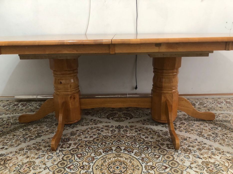 Продается раздвижной деревянный стол