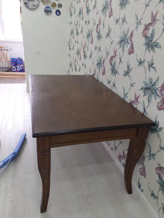 Продам стол вместимостью 10 персон