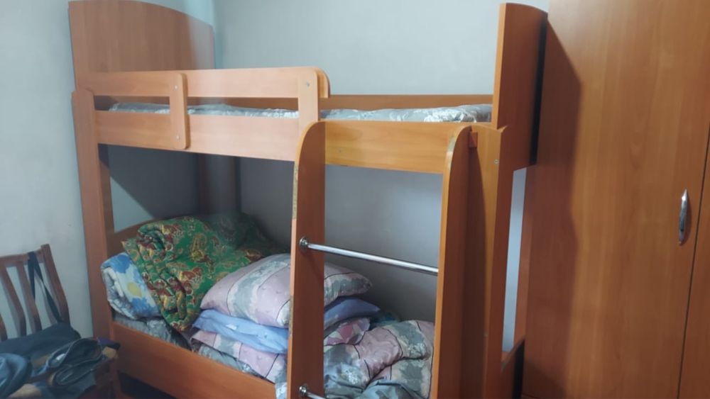 Продаются две двухъярусные кровати со шкафом