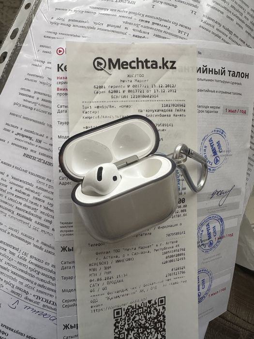 Продается Airpods 4 with Active Noise Cancellation, б/у