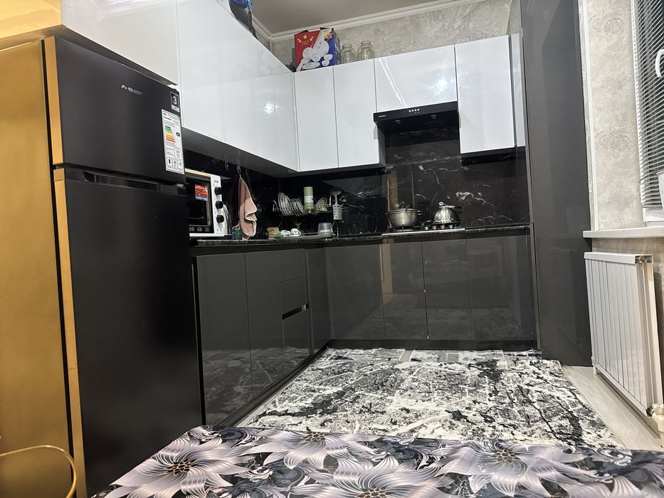 Срошни сотилади 5 хона 5 етажлик дом 4 этажида кредити йук