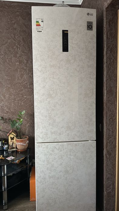 Продам холодильник