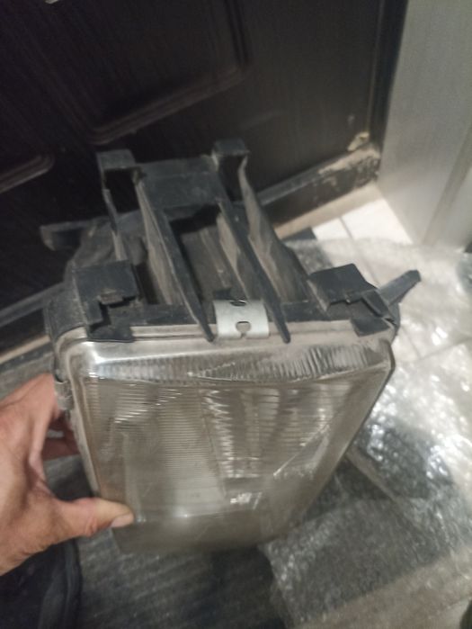 Фара на Ауди 100