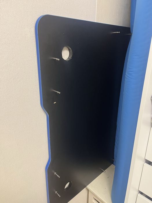 Продам столкомпьютерный  100 см в длину